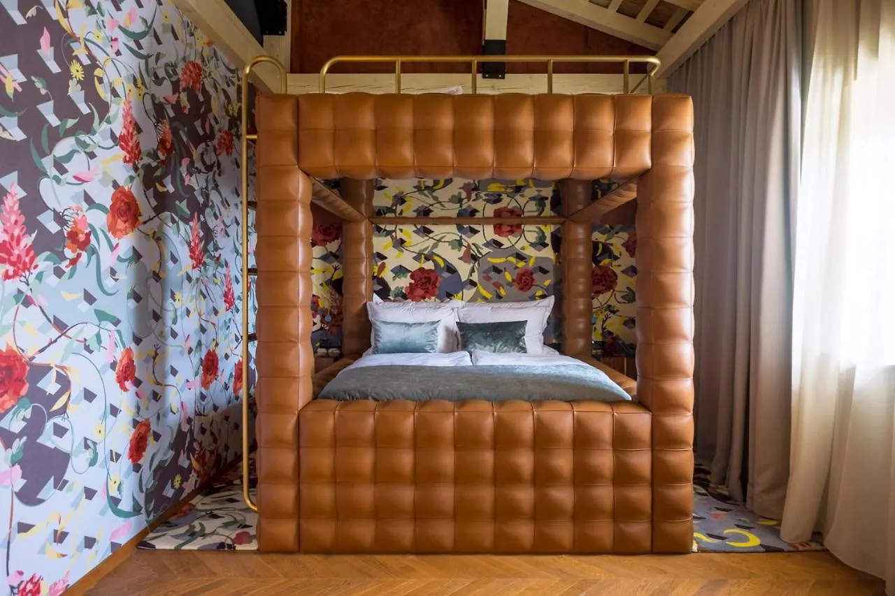 מוטובון Winery & Design Hotel Roxanich