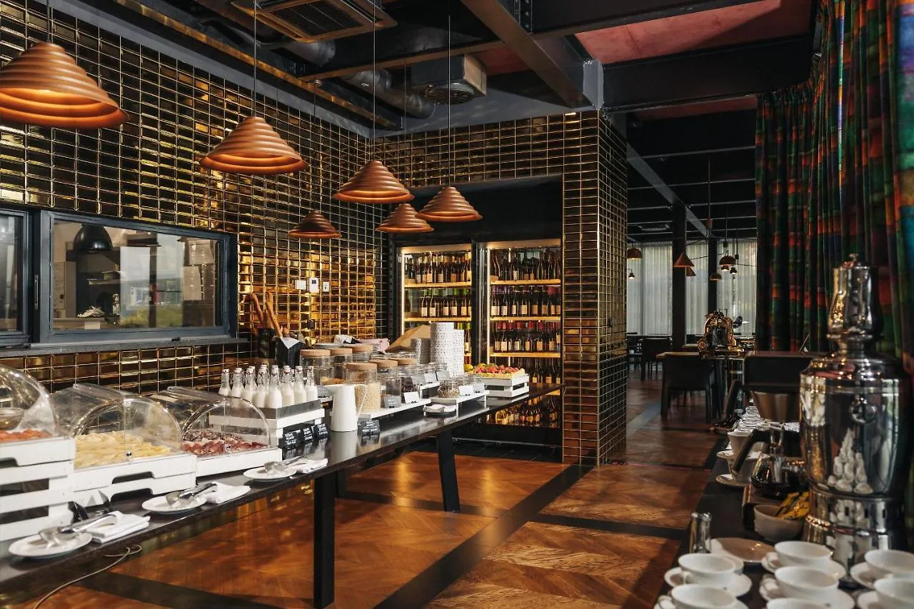 מוטובון Winery & Design Hotel Roxanich
