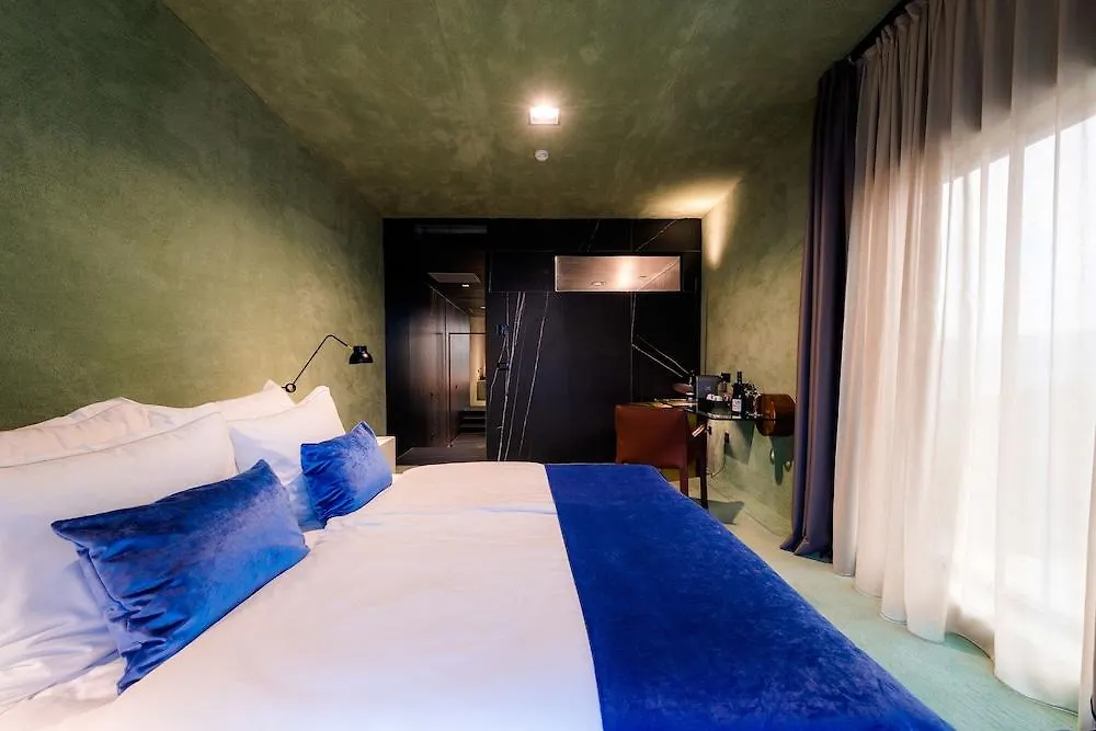 מוטובון Winery & Design Hotel Roxanich